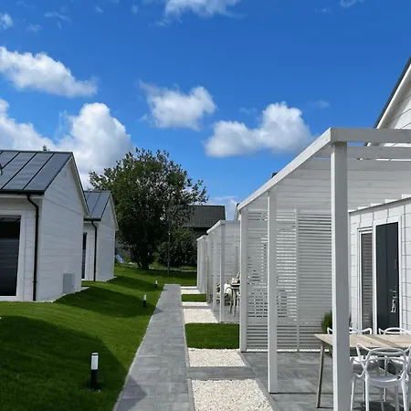 Comfortable Homes With A Summer Pool *