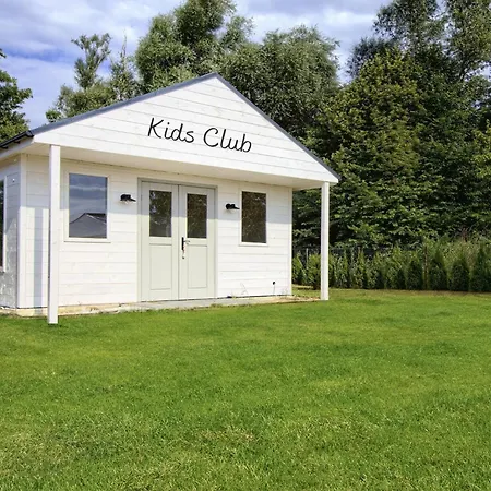 Comfortable Homes With A Summer Pool *