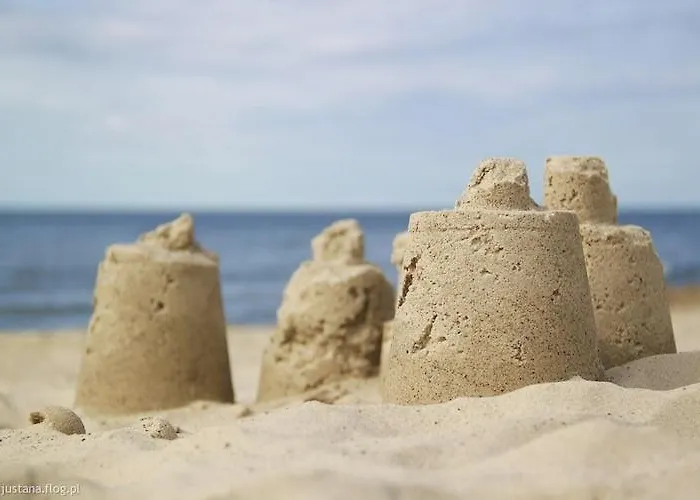 Comfortable Homes With A Summer Pool